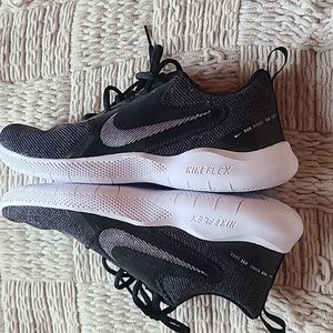 Nike Flex Sz 9 New with out tags